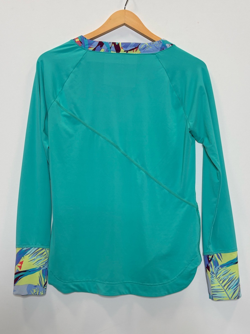 Title nine Tropical Print Trim Long Sleeve Top Womens Size M Teal Zipper Pocket - Picture 3 of 9